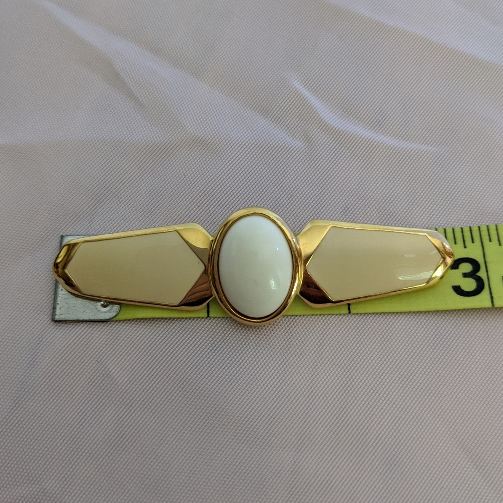 Vintage gold time cream & white Trifari brooch - Picture 2 of 3